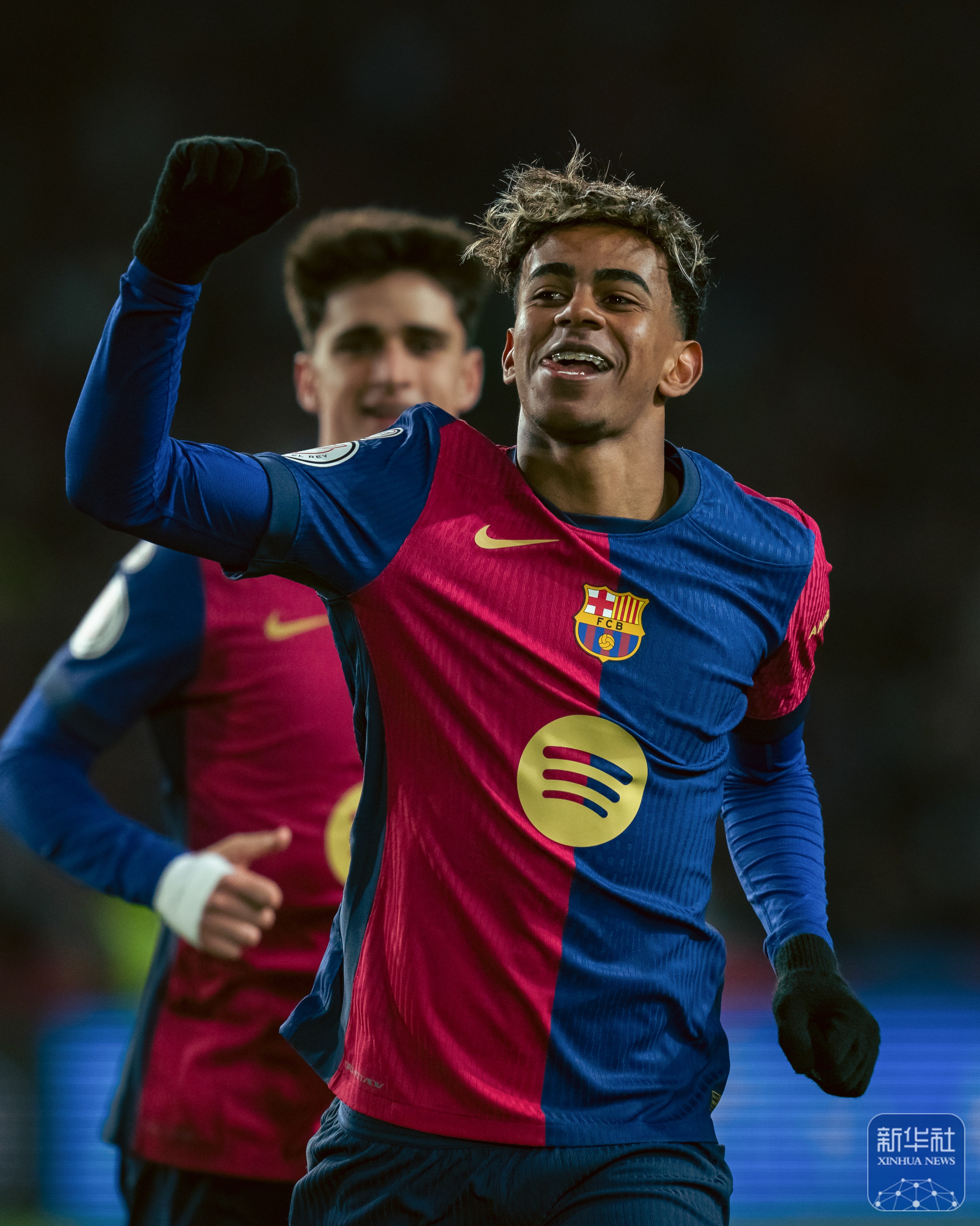 包含巴塞罗那主场欢呼声四起,球队掀起胜利狂潮的词条 包含巴塞罗那主场欢呼声四起,球队掀起胜利狂潮的词条