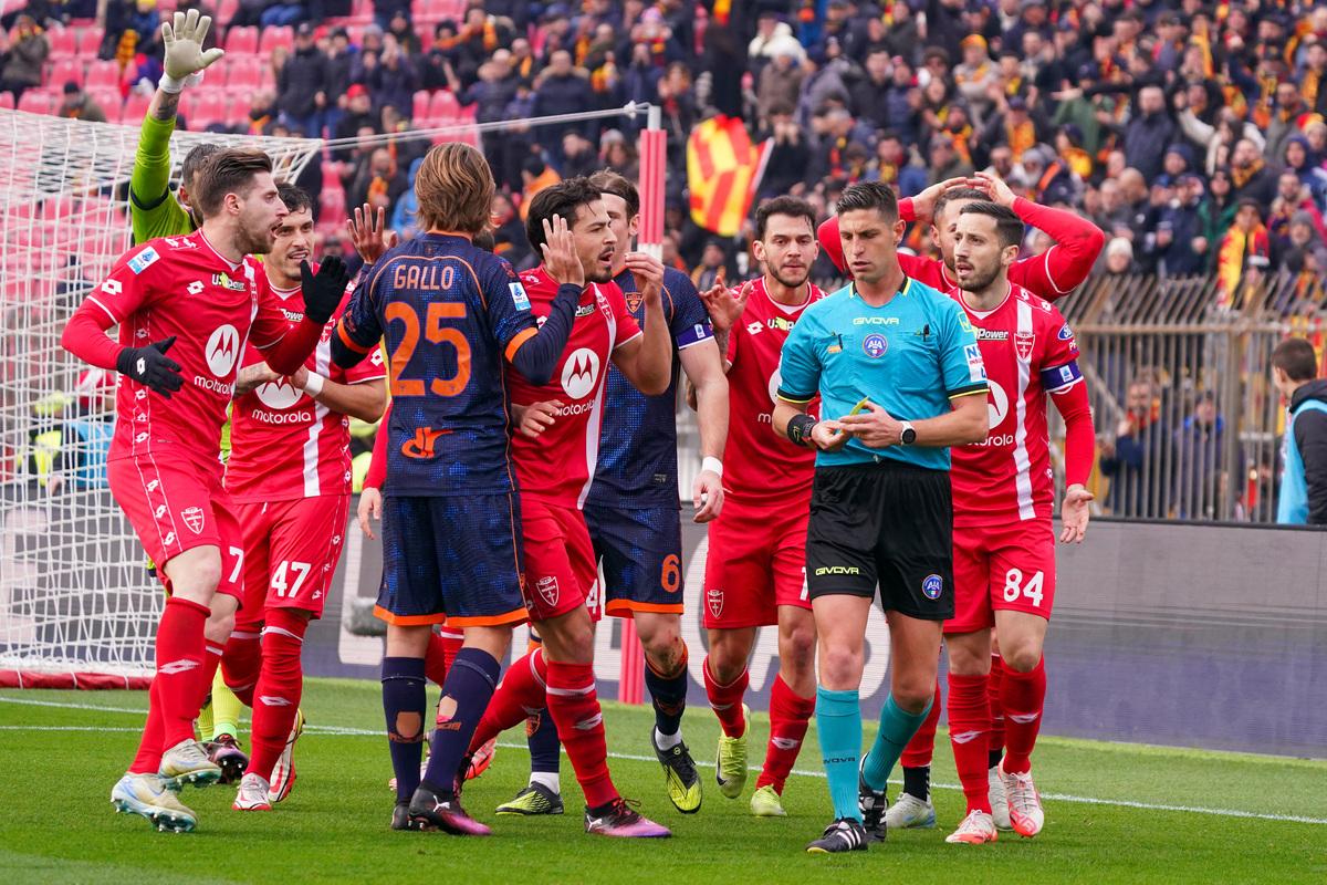 塞维利亚队的进攻火力再次惊艳全场观众的简单介绍