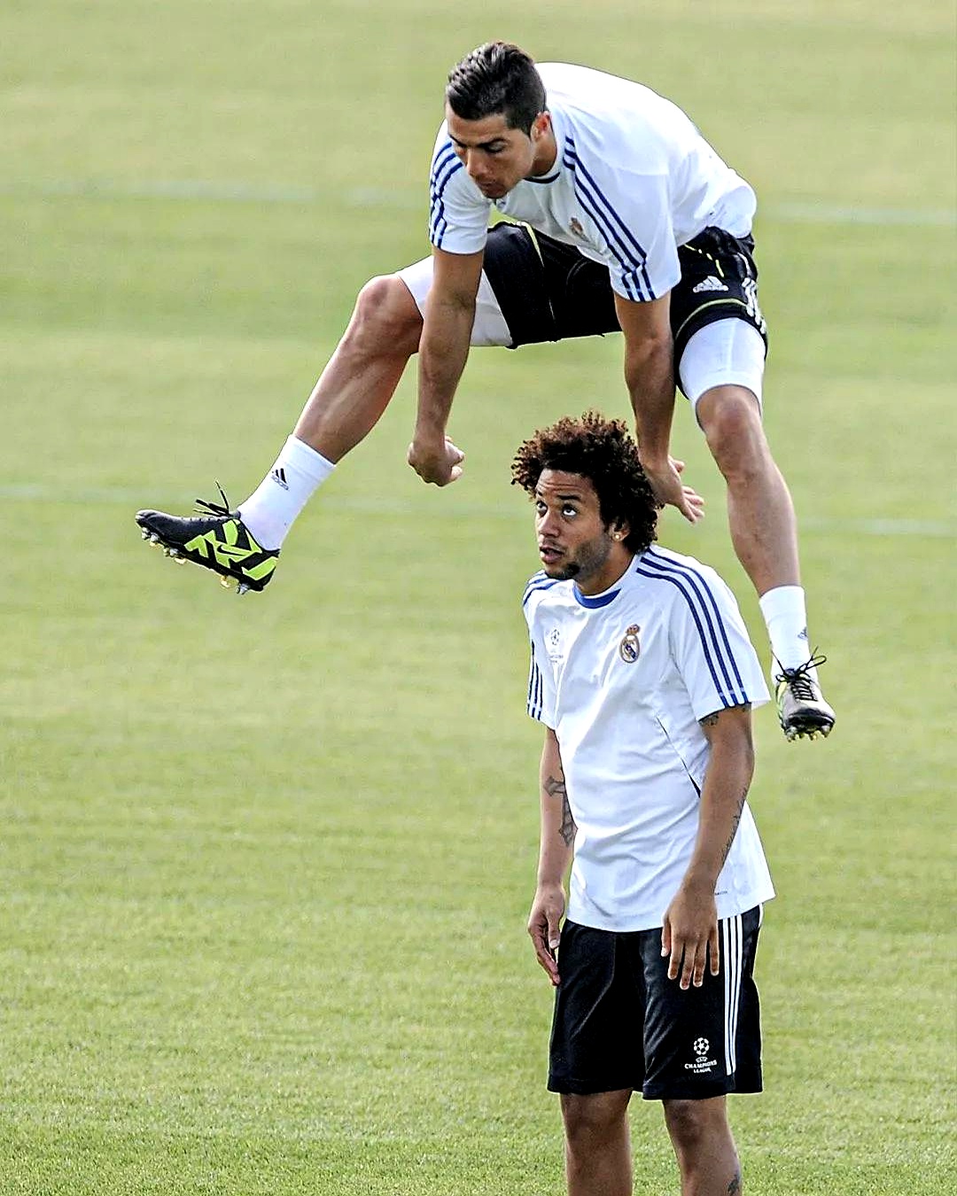 较量中的精彩表现，球员展现技巧