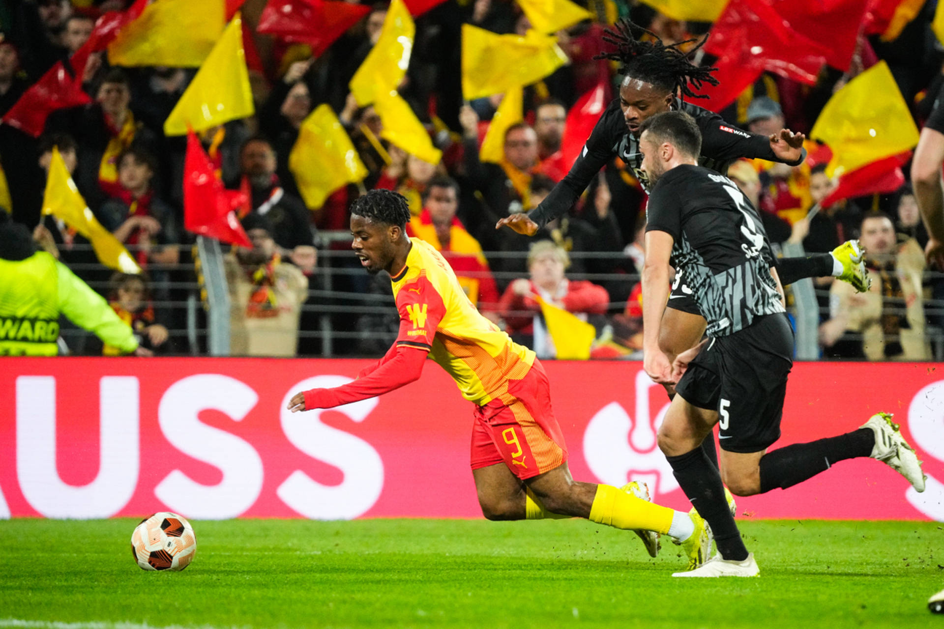 弗赖堡客场逼平多特蒙德,取得宝贵积分的简单介绍 弗赖堡客场逼平多特蒙德,取得宝贵积分的简单介绍