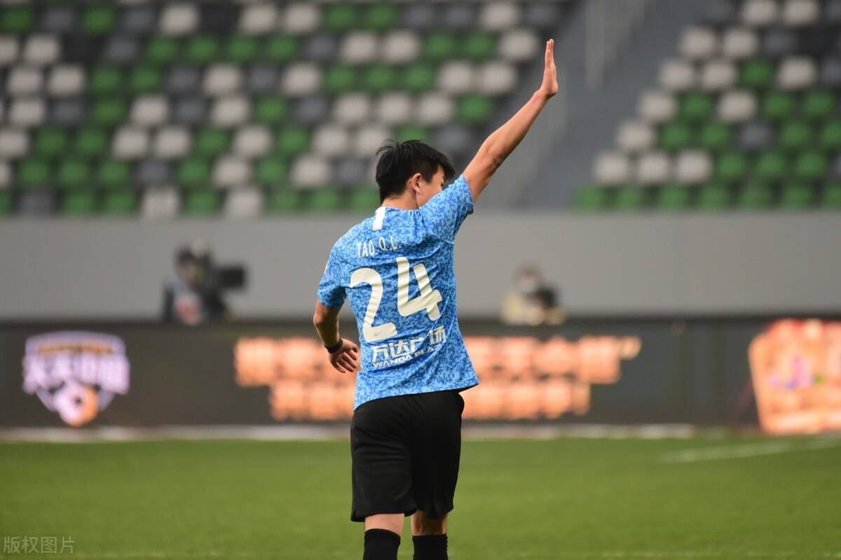 卓尔豪取三分,主场大胜对手锁定胜局 卓尔豪取三分,主场大胜对手锁定胜局