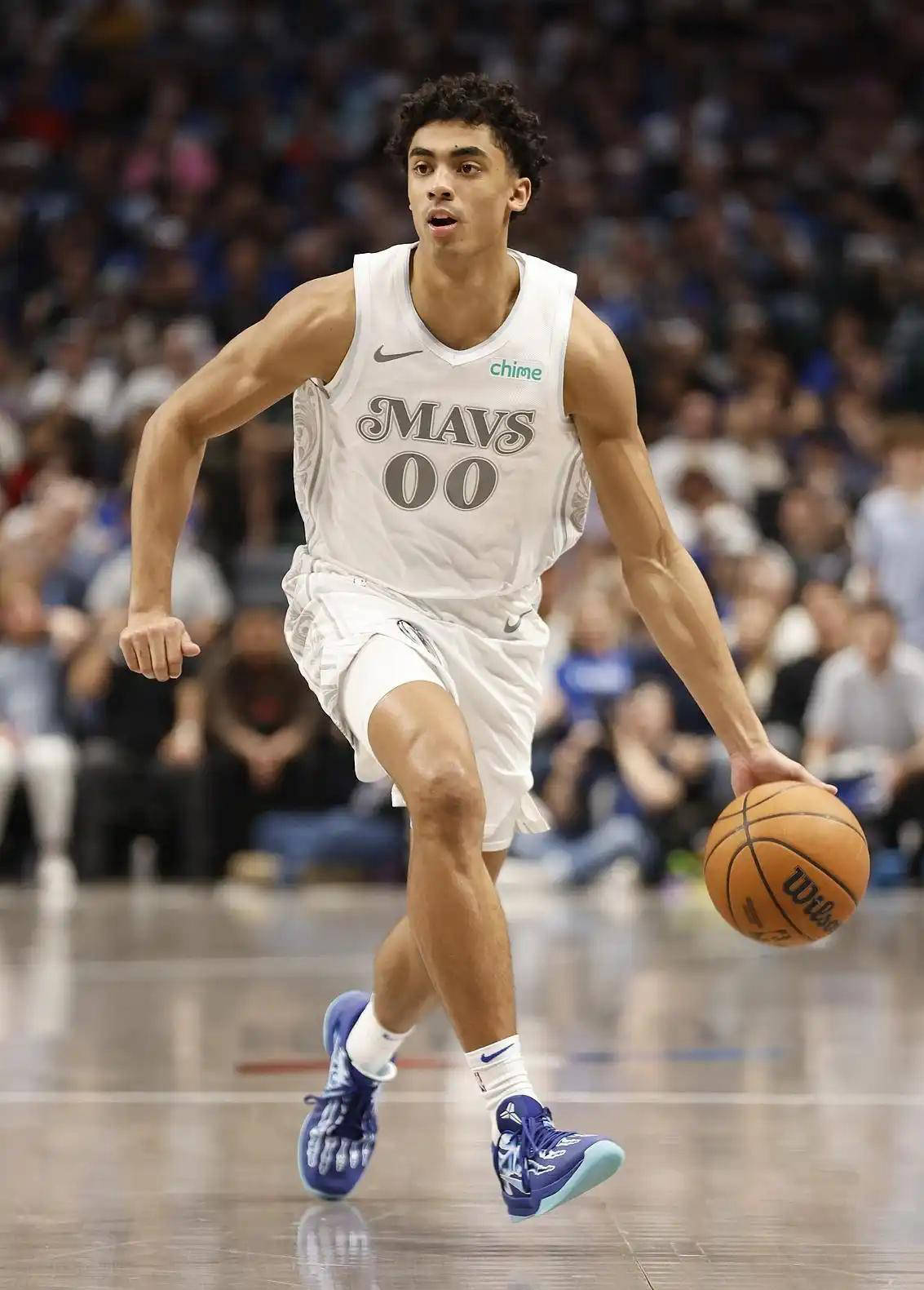 新秀球员崭露头角,成为球队新希望 新秀球员崭露头角,成为球队新希望