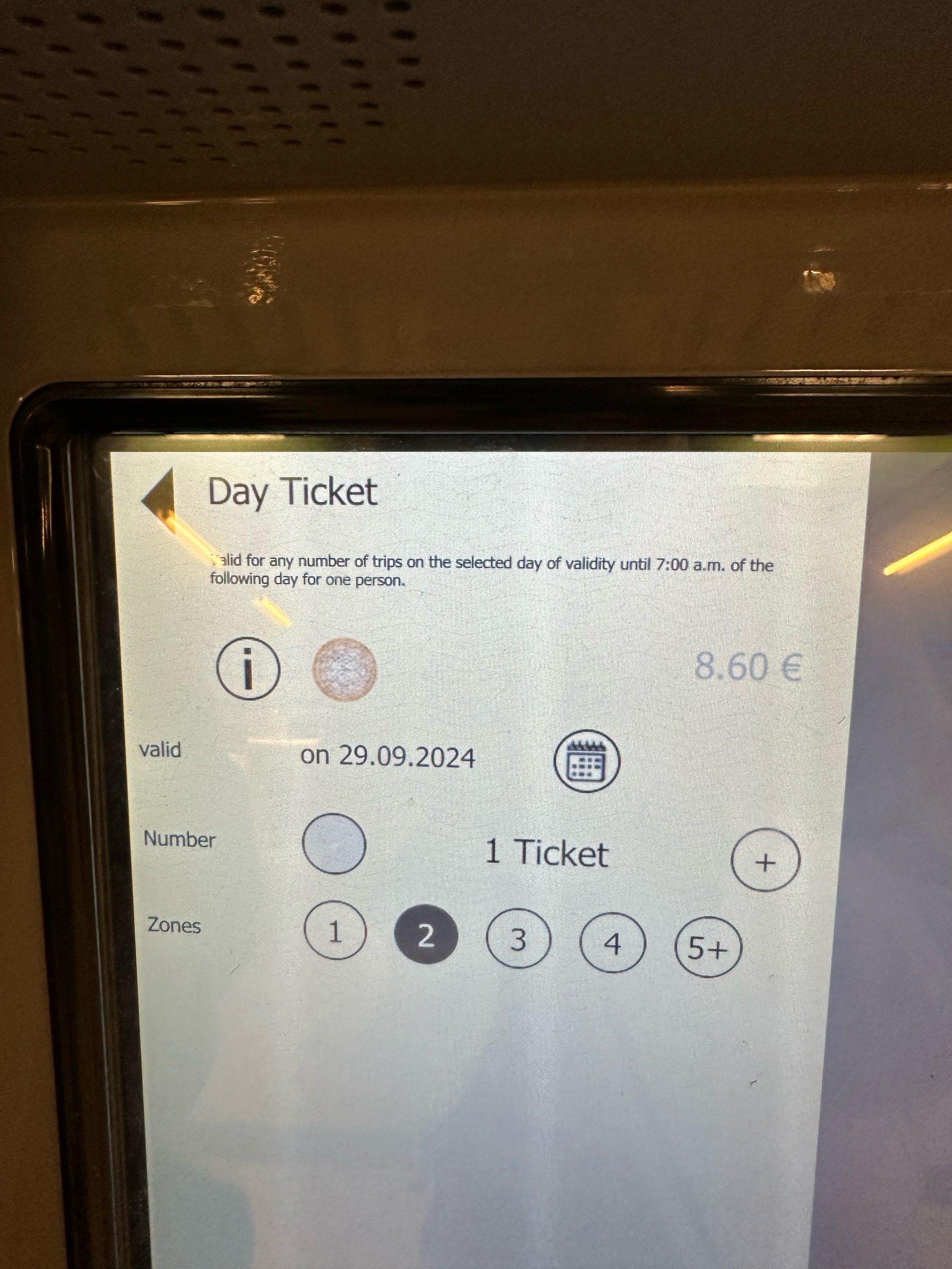 斯图加特队球员因违规行为遭到罚款 斯图加特队球员因违规行为遭到罚款