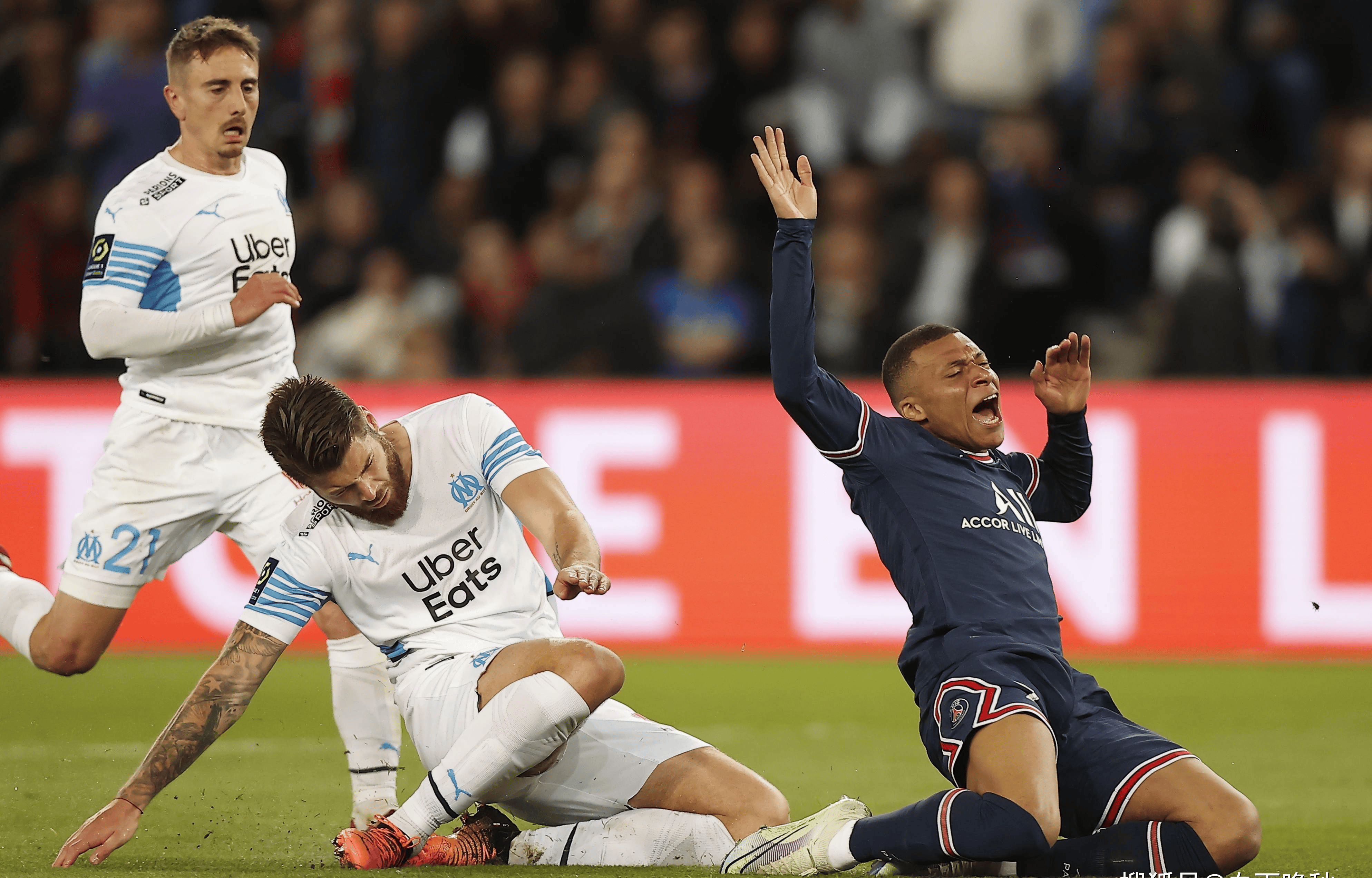 包含巴黎圣日耳曼逆转取胜,继续奔向冠军的词条 包含巴黎圣日耳曼逆转取胜,继续奔向冠军的词条