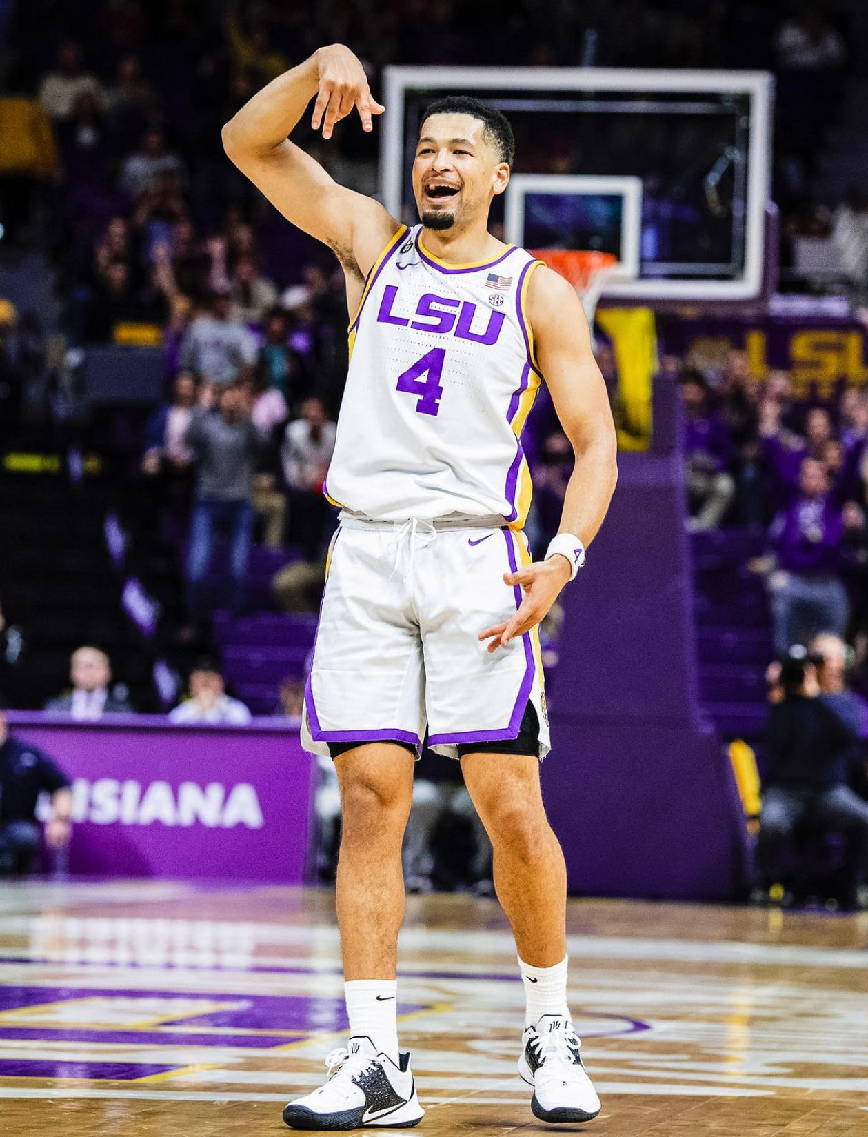 梅斯在主场呈现出色比赛，完胜对手