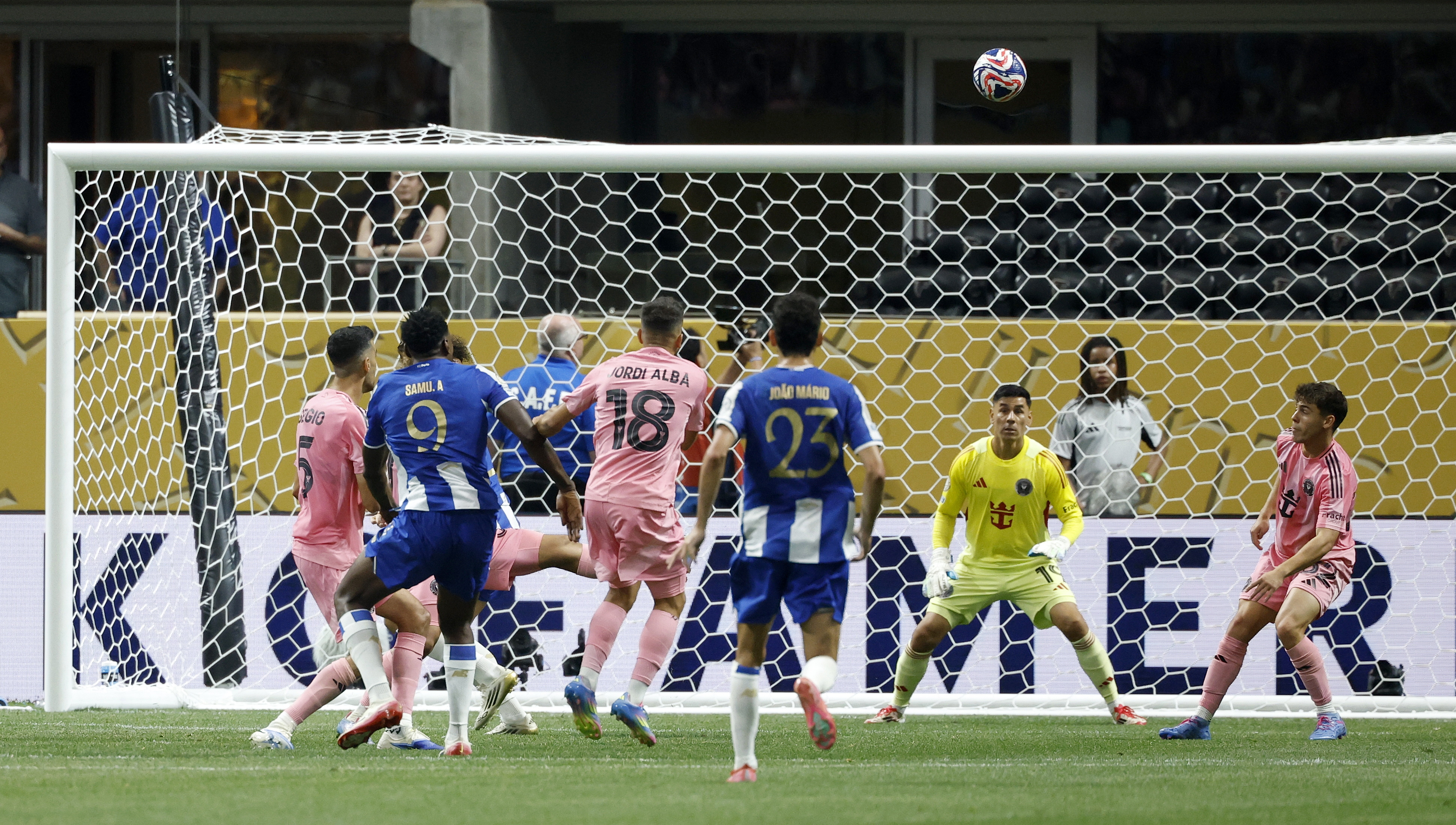 波尔图客场不敌对手,连续失球不断 波尔图客场不敌对手,连续失球不断