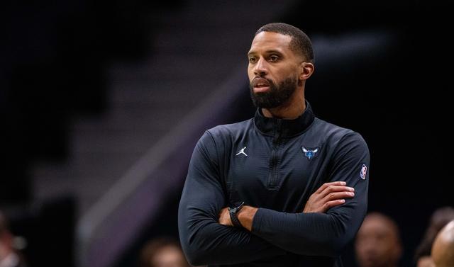 黄蜂老板宣布球队战绩无法满意将更换主帅的简单介绍