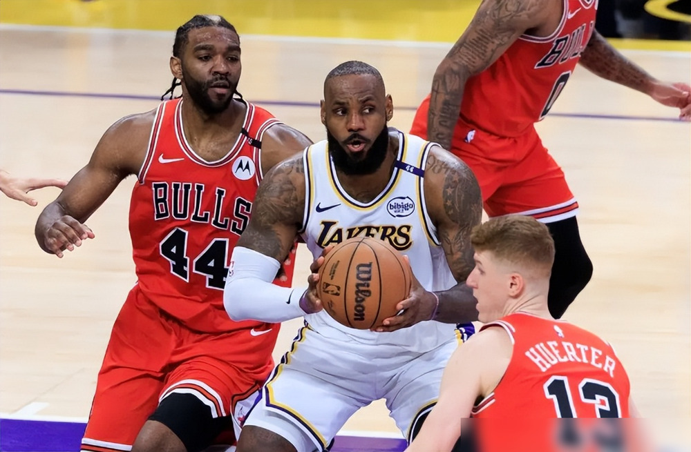 詹姆斯空砍三双,湖人大胜公牛 詹姆斯空砍三双,湖人大胜公牛