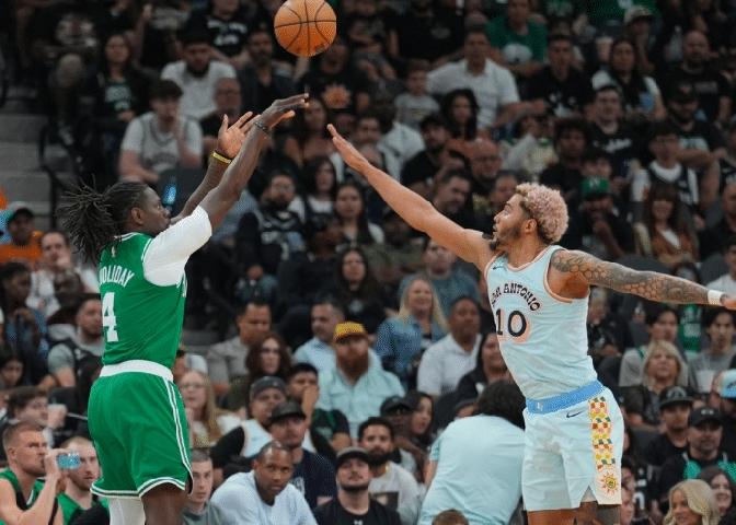 热火击败凯尔特人,取得八连胜 热火击败凯尔特人,取得八连胜