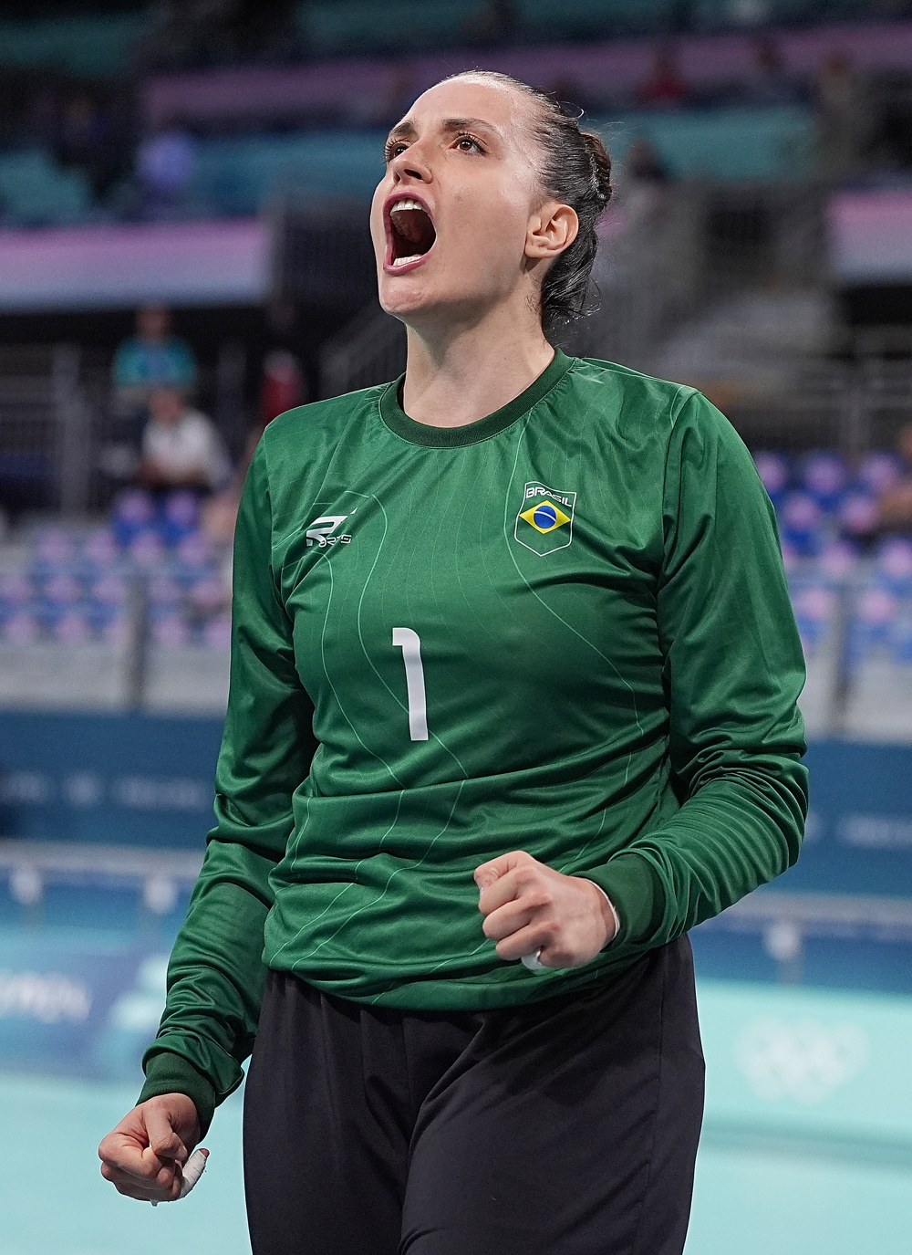 挪威女足冠军杯首轮较量,球员全力以赴 挪威女足冠军杯首轮较量,球员全力以赴